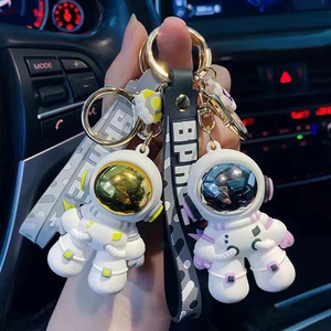 Creative Epoxy Cool Space Suit Lightning Bear Keychain Fashion Play Animal Doll Car Astronaut Keychain for Bag Pendant Gifts