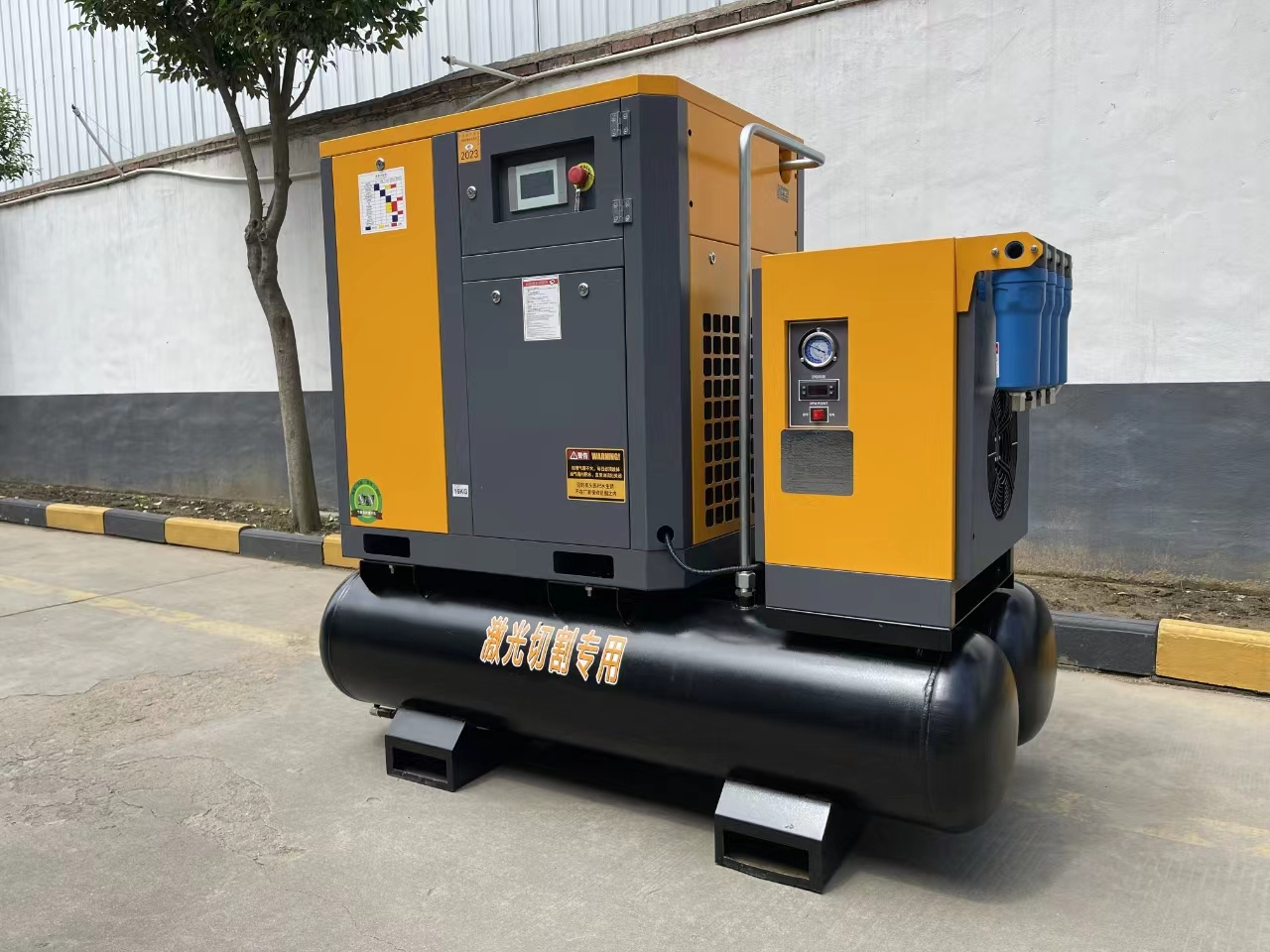 11KW 15KW 16bar 8bar Industrial air compressor, integrated, with air tank and cold dryer, used in factories, stable.