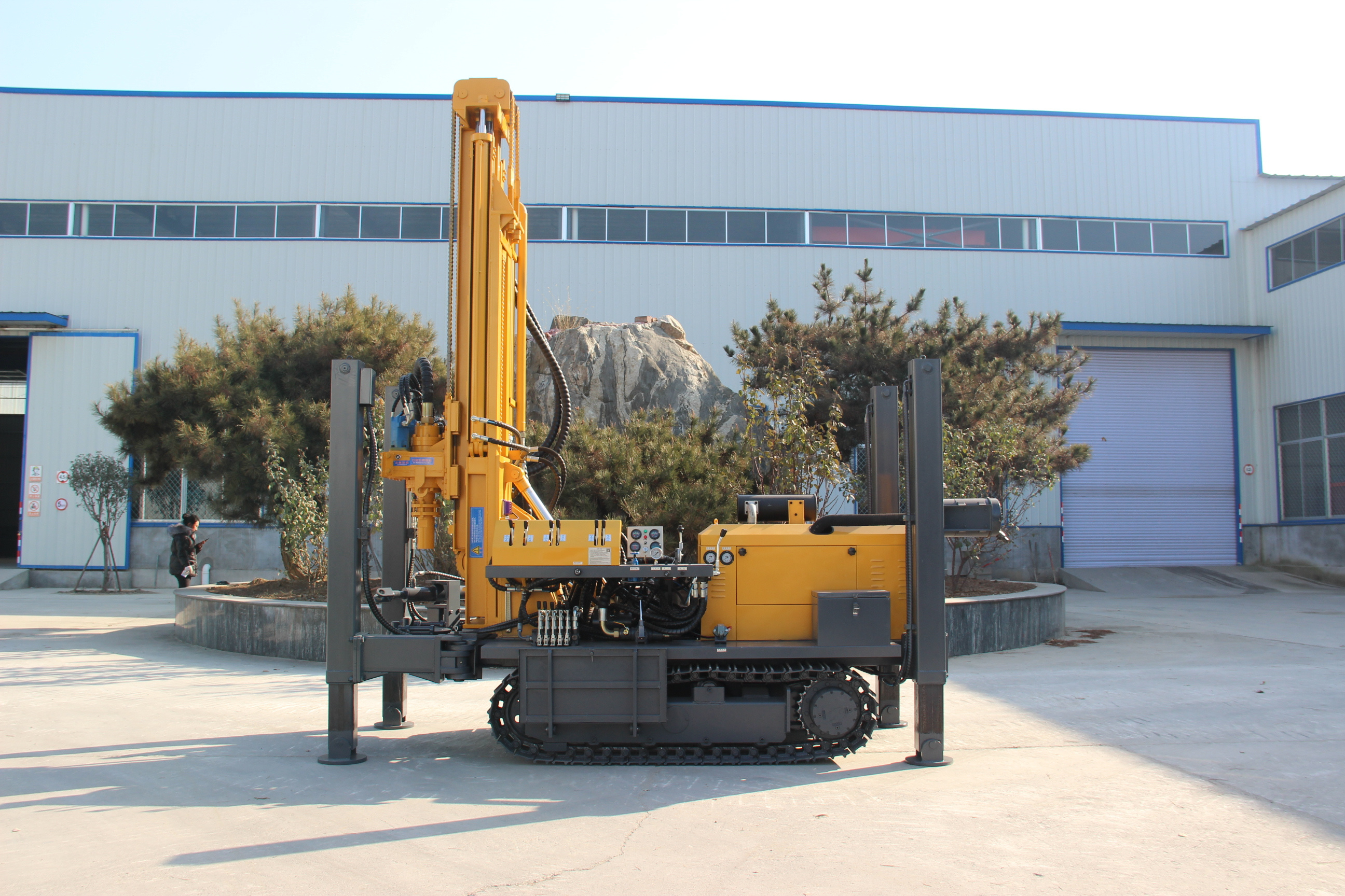 200m Borehole Well Drilling Machines crawler water well drilling rig machine factory price