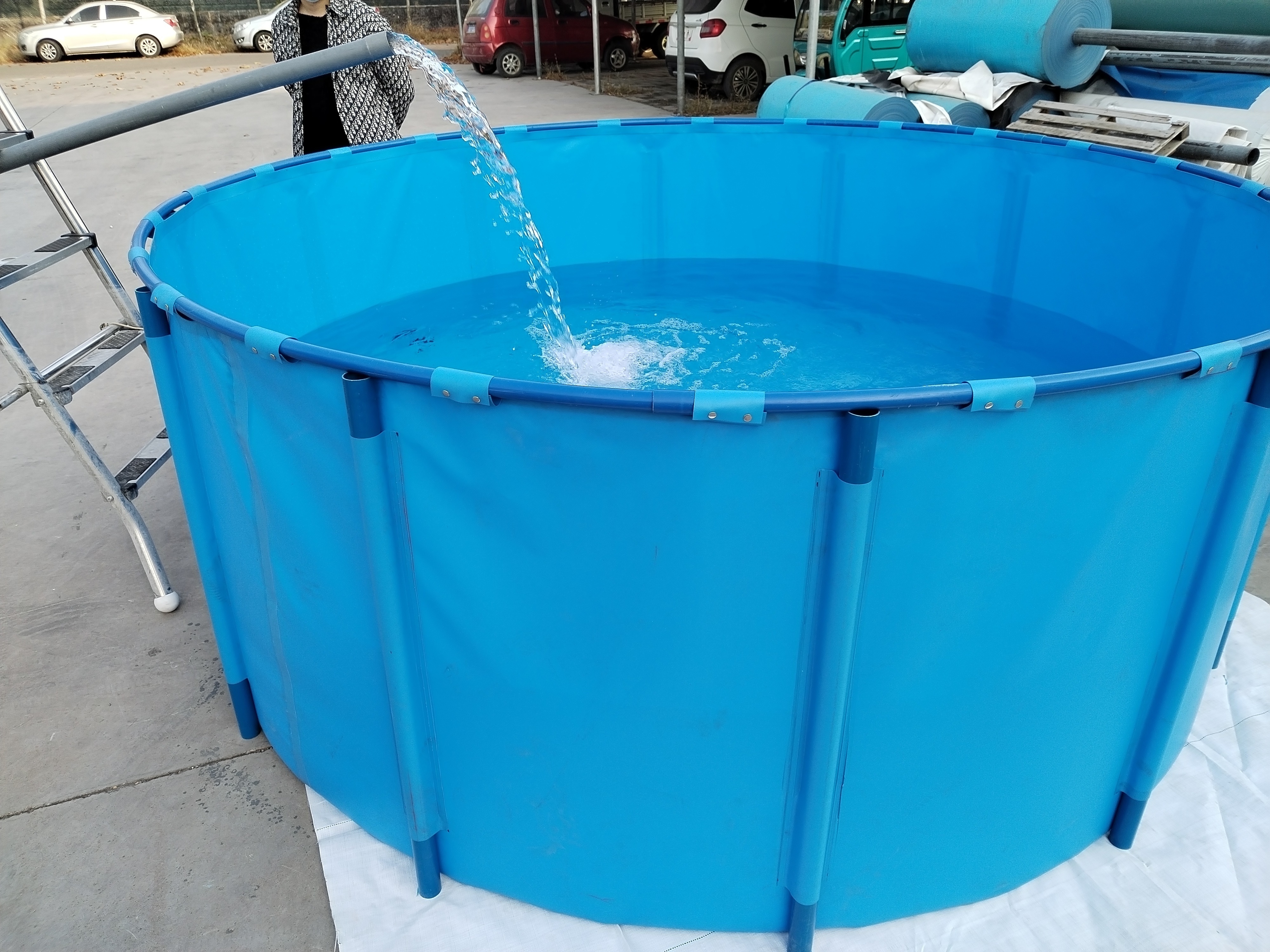 Low Price Hot Sale koi Fish Tank Fish Farming Equipments Indoor Blue Capacity Aquariums Sustainable Fish Tub Plastic