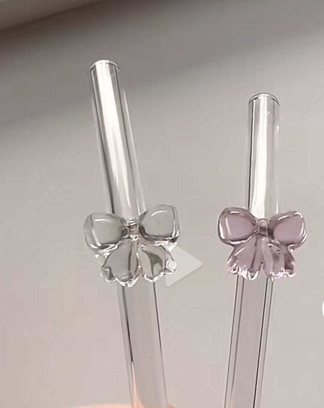 Custom cute pink white clear colored bent cup tumbler ribbon tie topper cover bow glass straws with bows charm hook design