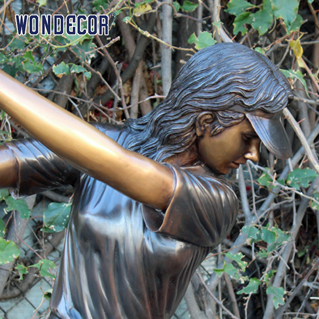 Wondecor  Custom Life Size  A bronze statue of a teenager playing golf