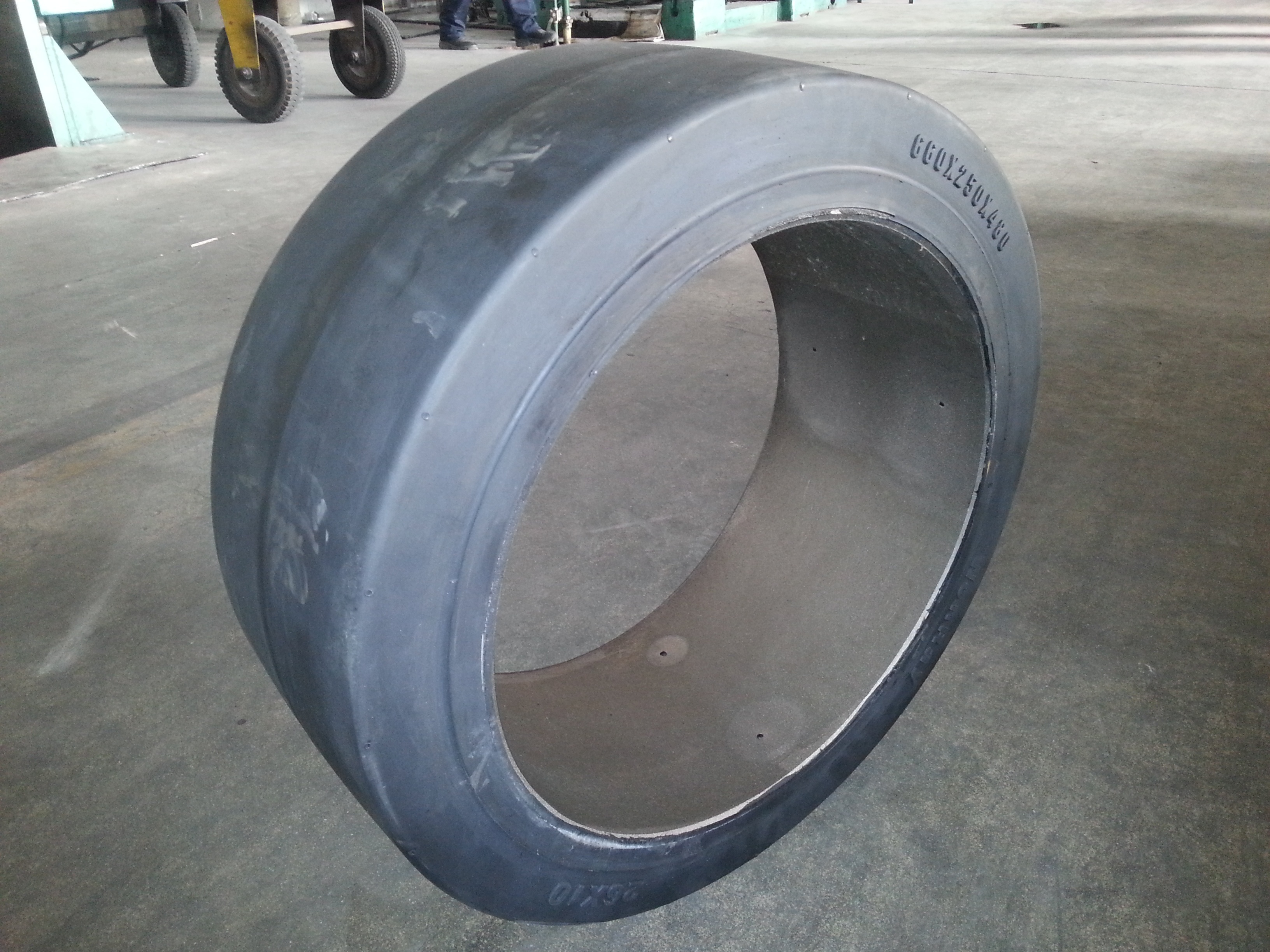 China WonRay High Quality 14x4 1/2x8 Press-on Solid Tires For Vehicle