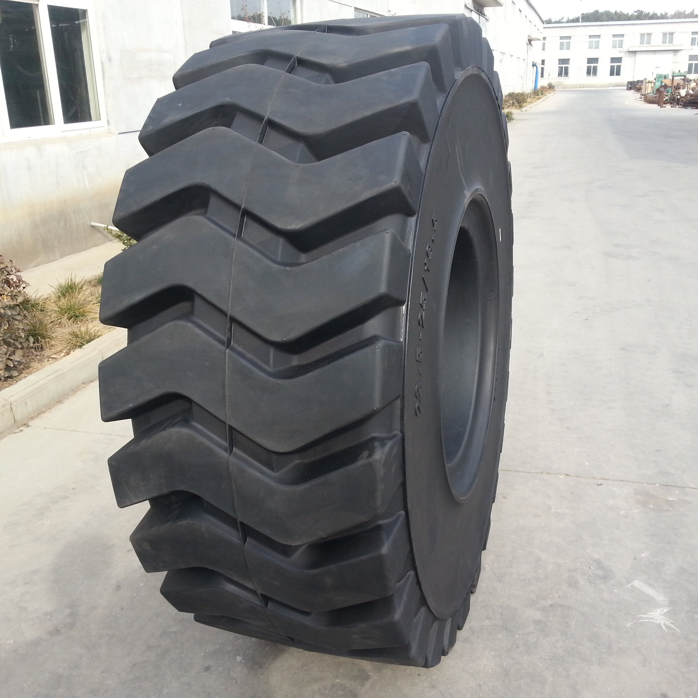 16 inch 17.5 25 23.5x25 OTR industrial solid rubber truck tire with low price