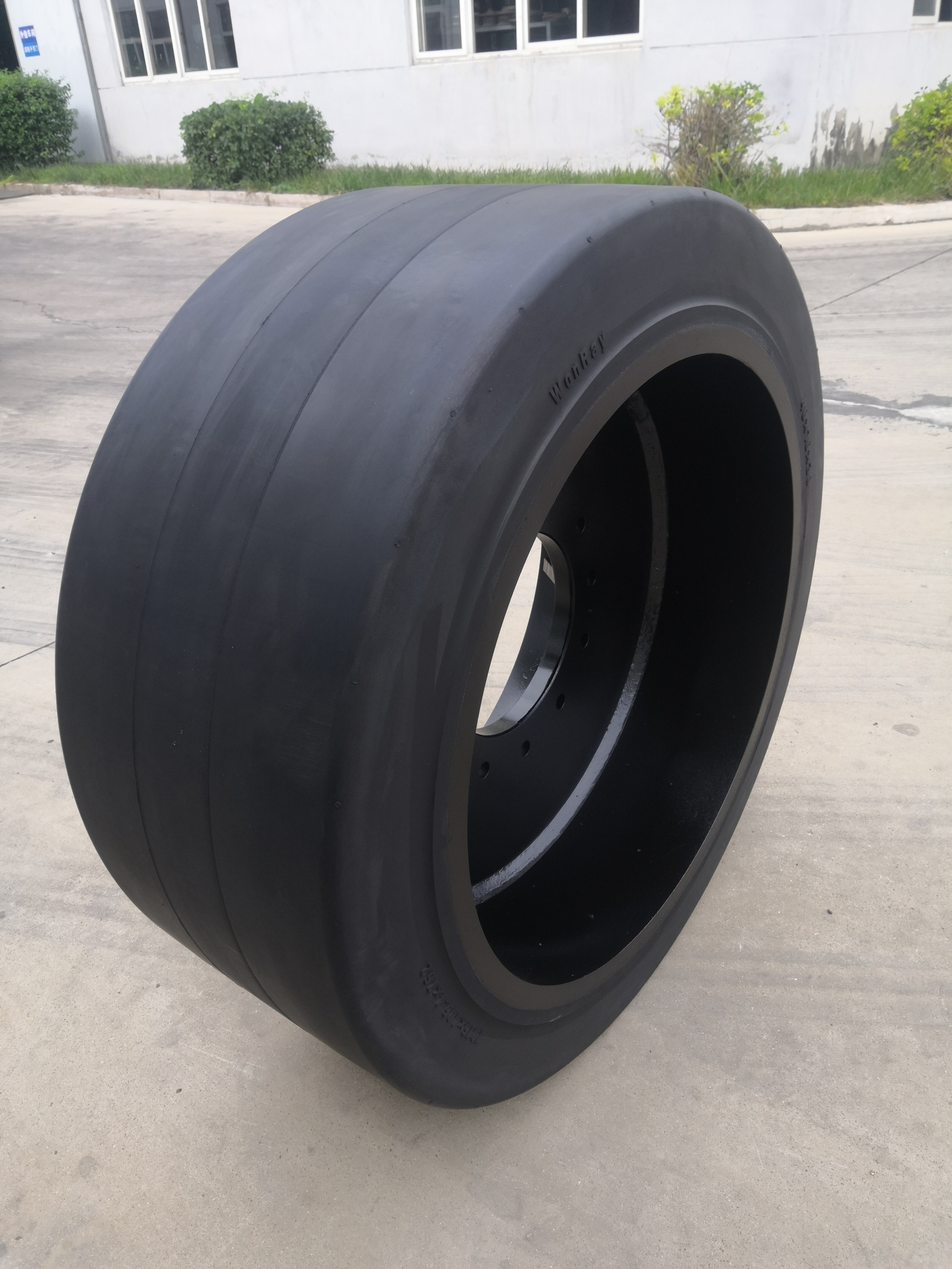 airplane passenger boarding bridge tire press on solid tire 40x16x30