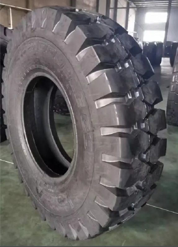 Wholesale Heavy duty equipment port crane tire 14.00-24 16.00-25 36PR 40PR for port working empty container handler wheel