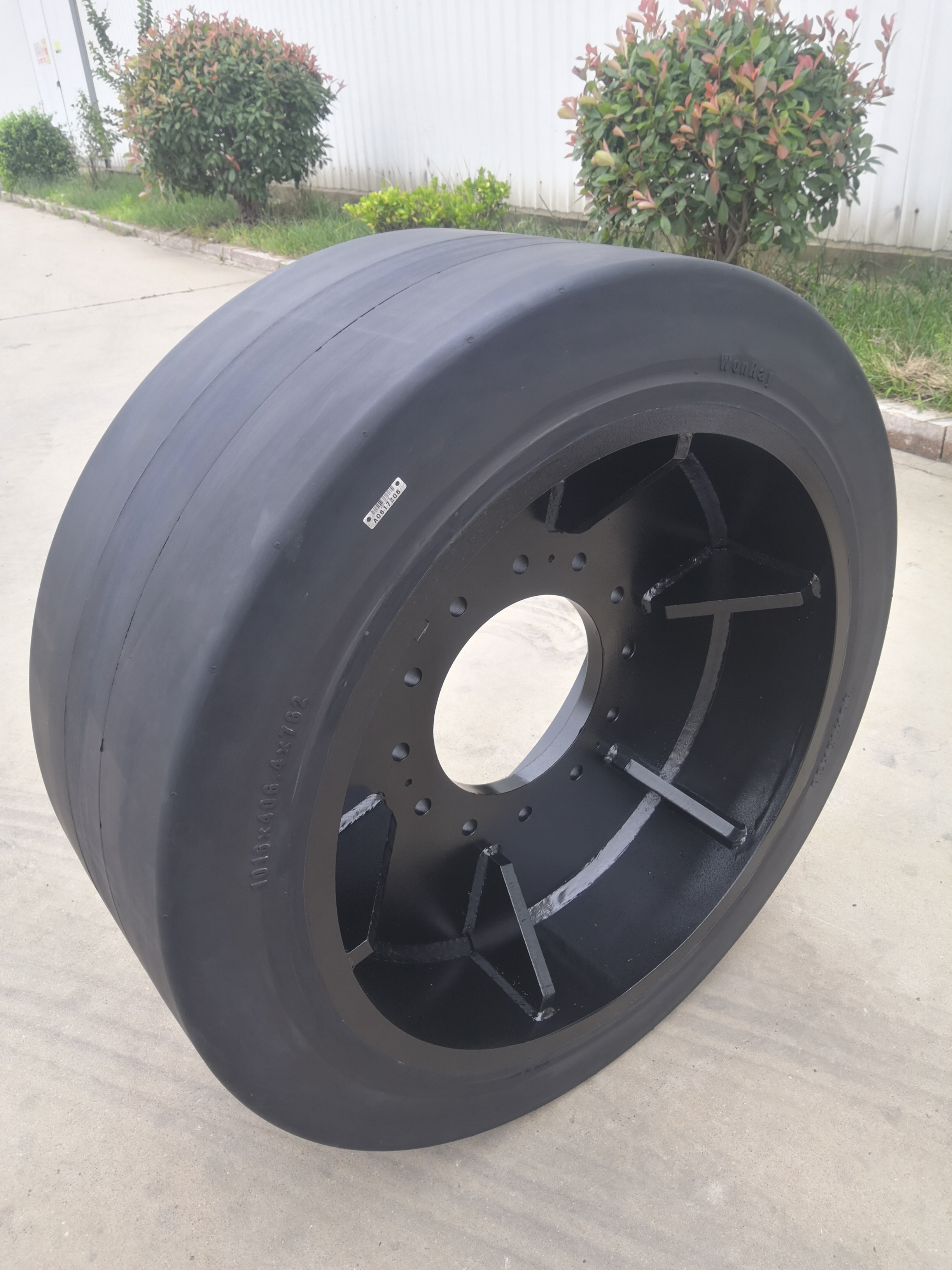 airplane passenger boarding bridge tire press on solid tire 40x16x30