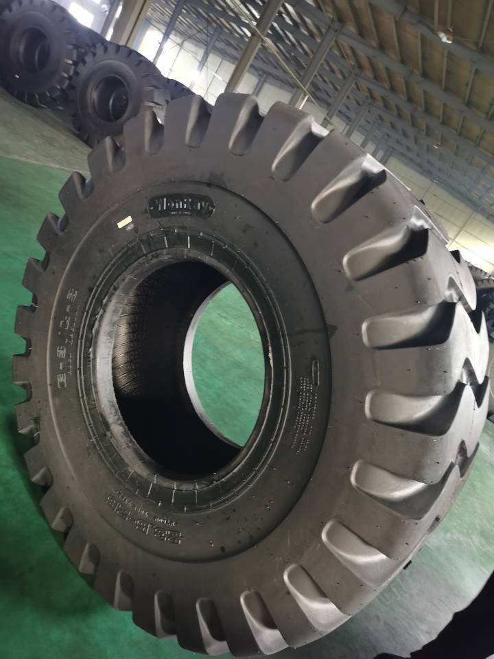 China Manufacturer Forklift Pneumatic Tire 7.00-12 700x12 14PR Tube Flap