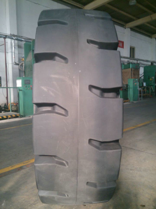 haulmax port use tire forklift tyre 18.00-25 e4 for handling containers reach stacker