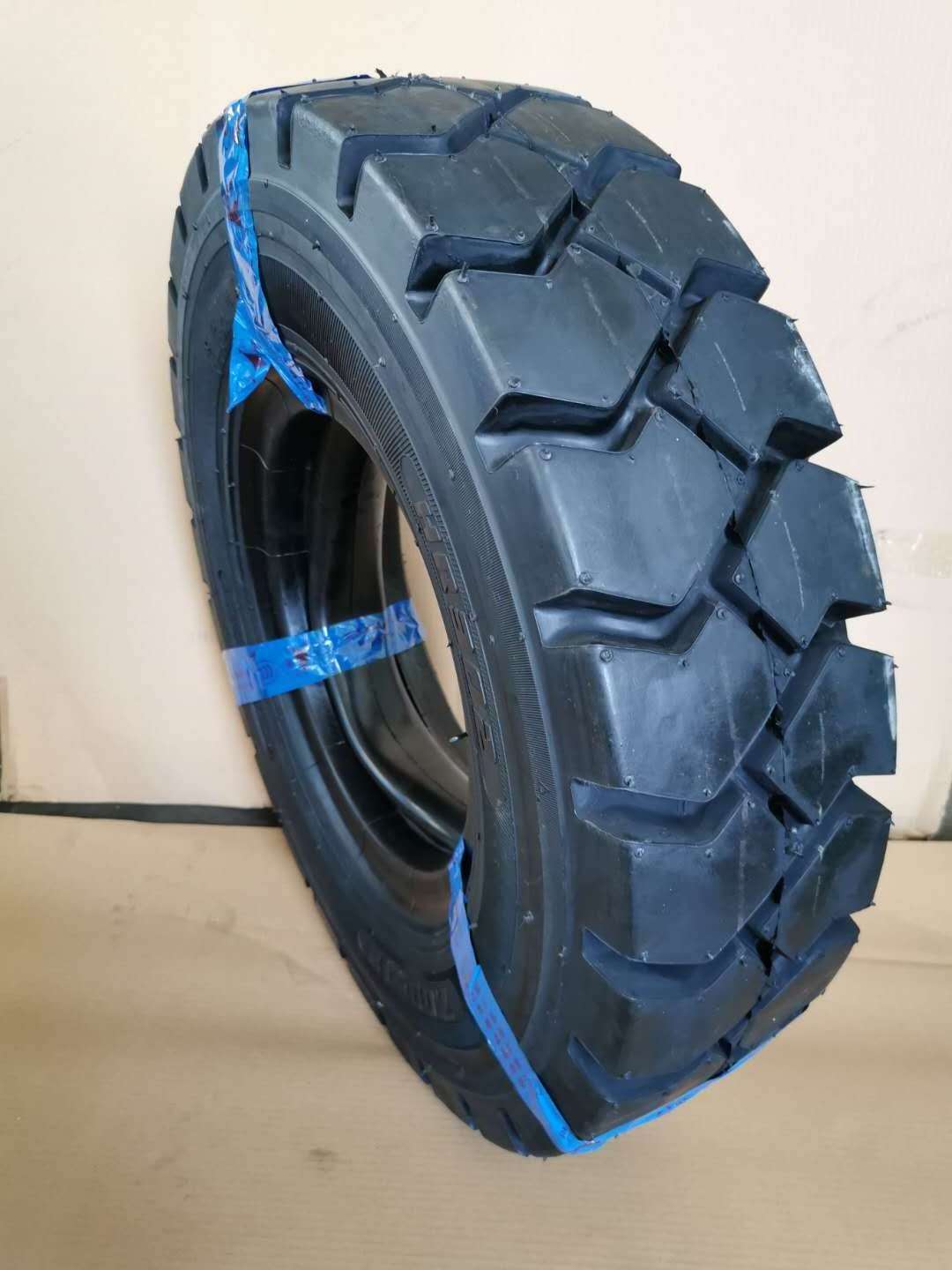 WonRay Resilient Solid Tyre For Forklift Tire 700 12 for Sale