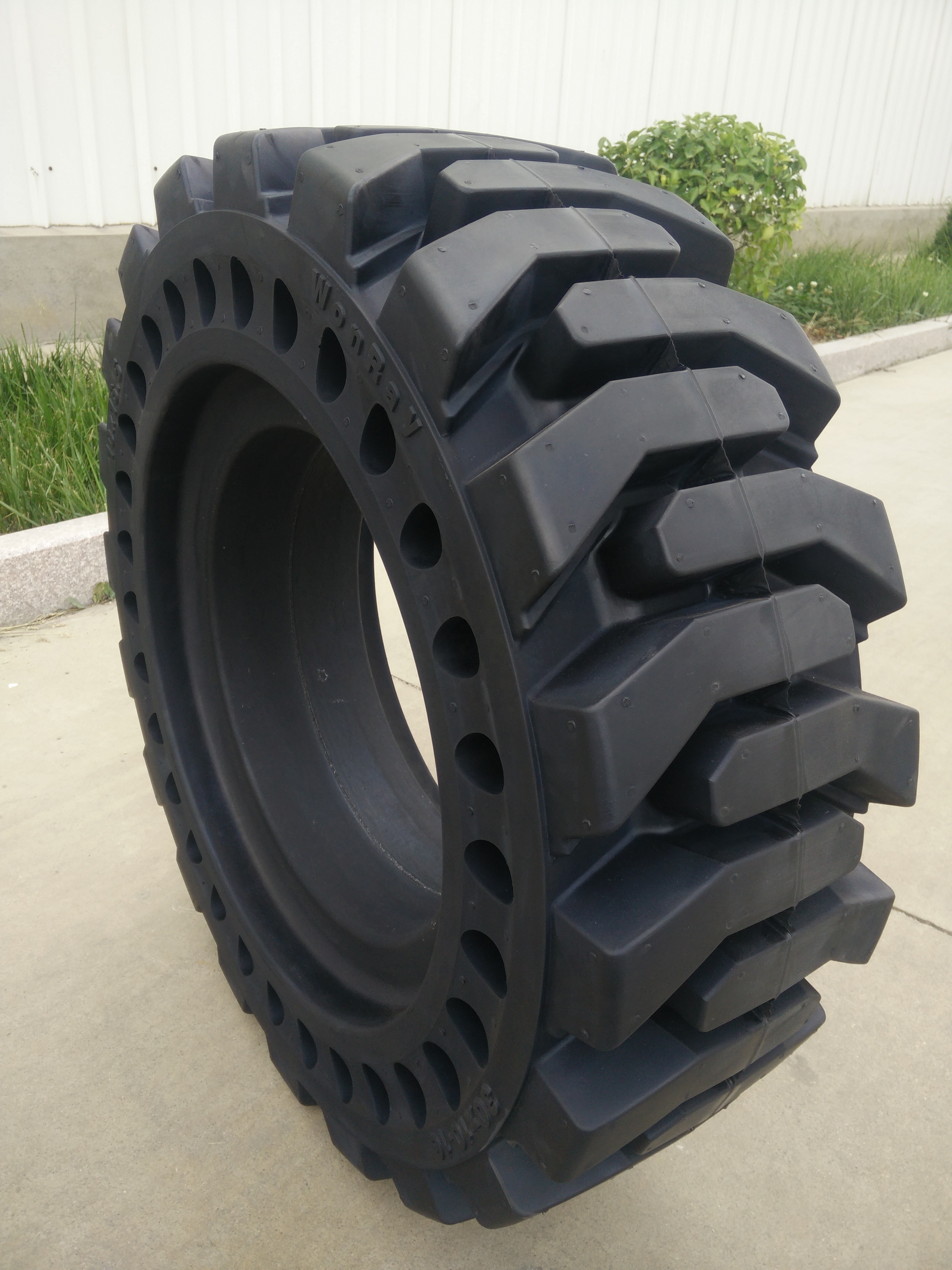 Telehandler Boom Lift Scissor Lift Replacement Tires 10-16.5 31x15.50-15