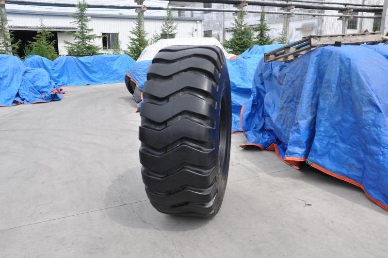 Wholesale Heavy duty equipment port crane tire 14.00-24 16.00-25 36PR 40PR for port working empty container handler wheel