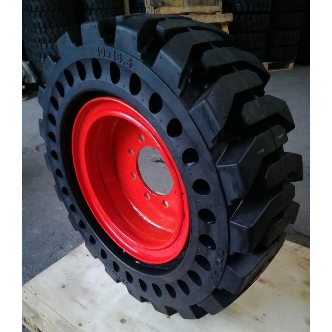 Manufacturer price 10-16.5 10x16.5 30x10-16  bc 740 skid mini loader tires skid steer solid tire with rim