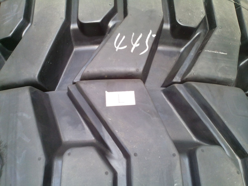 Factory direct 445/65D22.5 385/65D22.5 boomlift tire for boomlift Foam filled tire