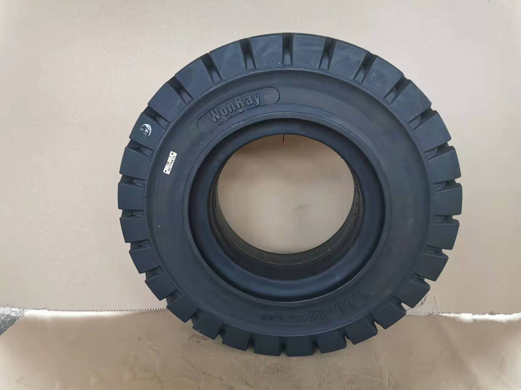 70012 solid forklift tire material handling equipment parts 700 x 12 solid tire for forklift