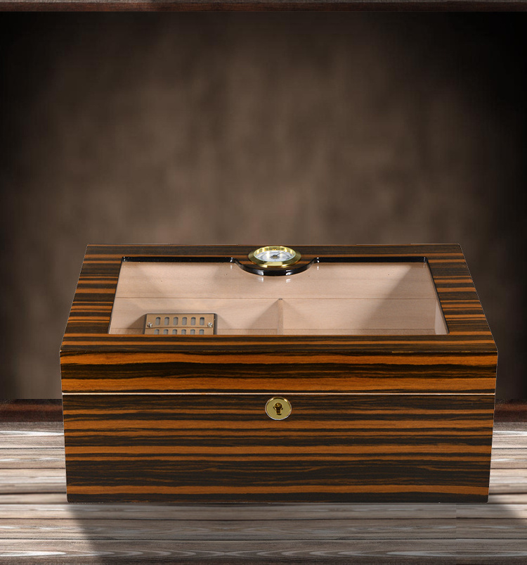 OEM & ODM Custom Cedar Wood Cigar Box Cigar Case with Humidifier Tobacco Accessories Storage Case Wooden Cigar Humidor