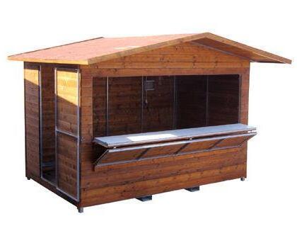 Easy assembly wooden chalet