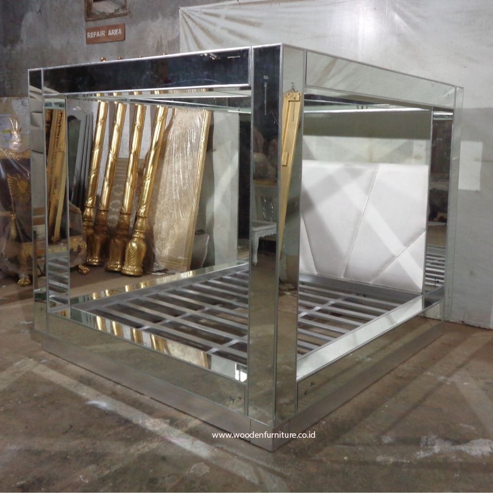 Mirrored Canopy Bed Frame Finished in Glass Panels and Silver Wood for Luxury Modern Bedroom Furniture