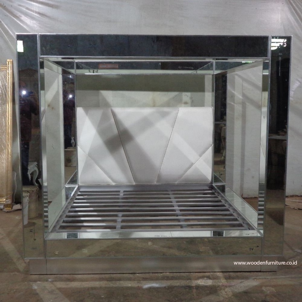 Mirrored Canopy Bed Frame Finished in Glass Panels and Silver Wood for Luxury Modern Bedroom Furniture