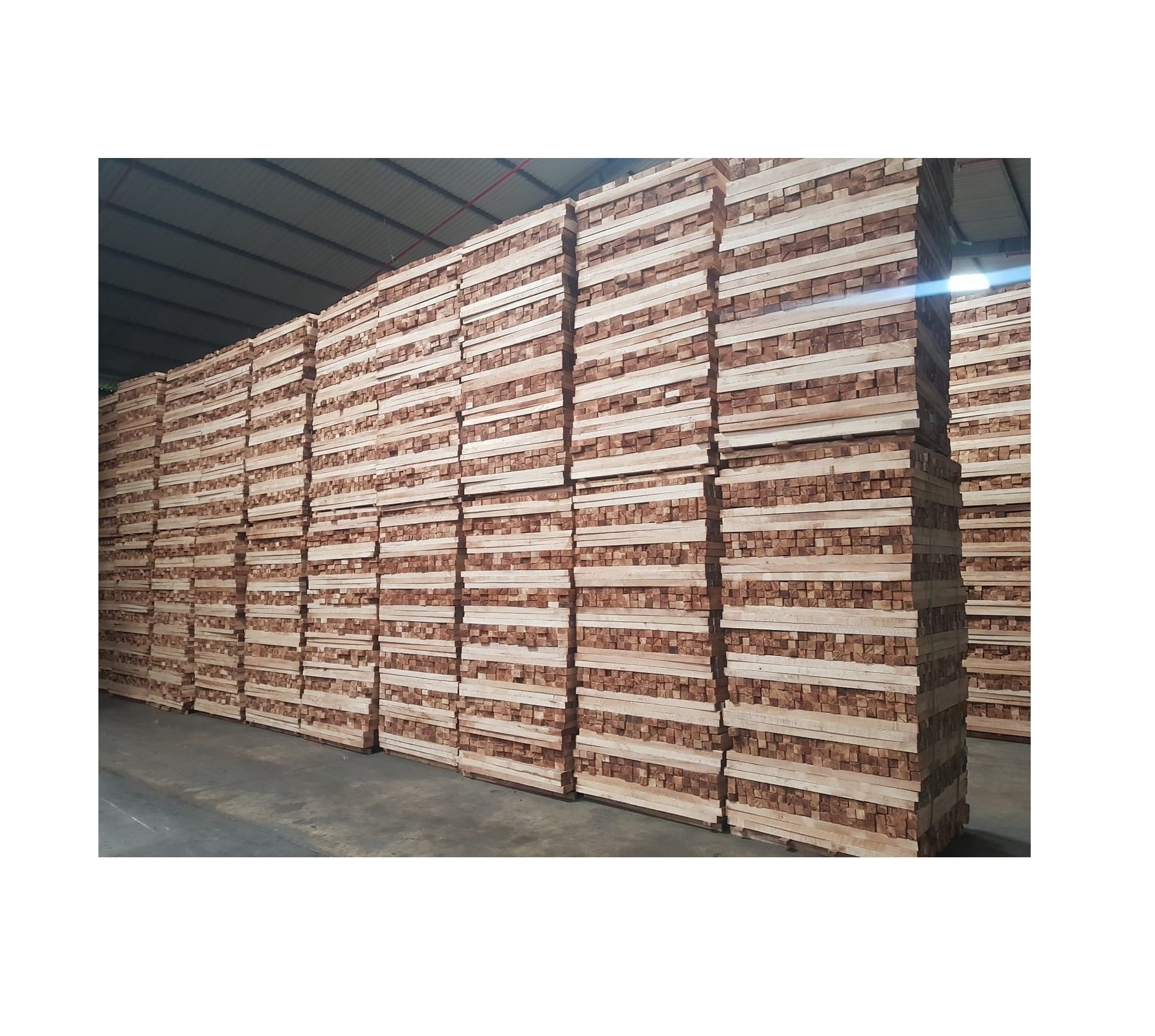 Cheap price High Quality Rubber Sawn Timber / Wood Lumber For Furniture Material Flooring In Stock Ready to Export