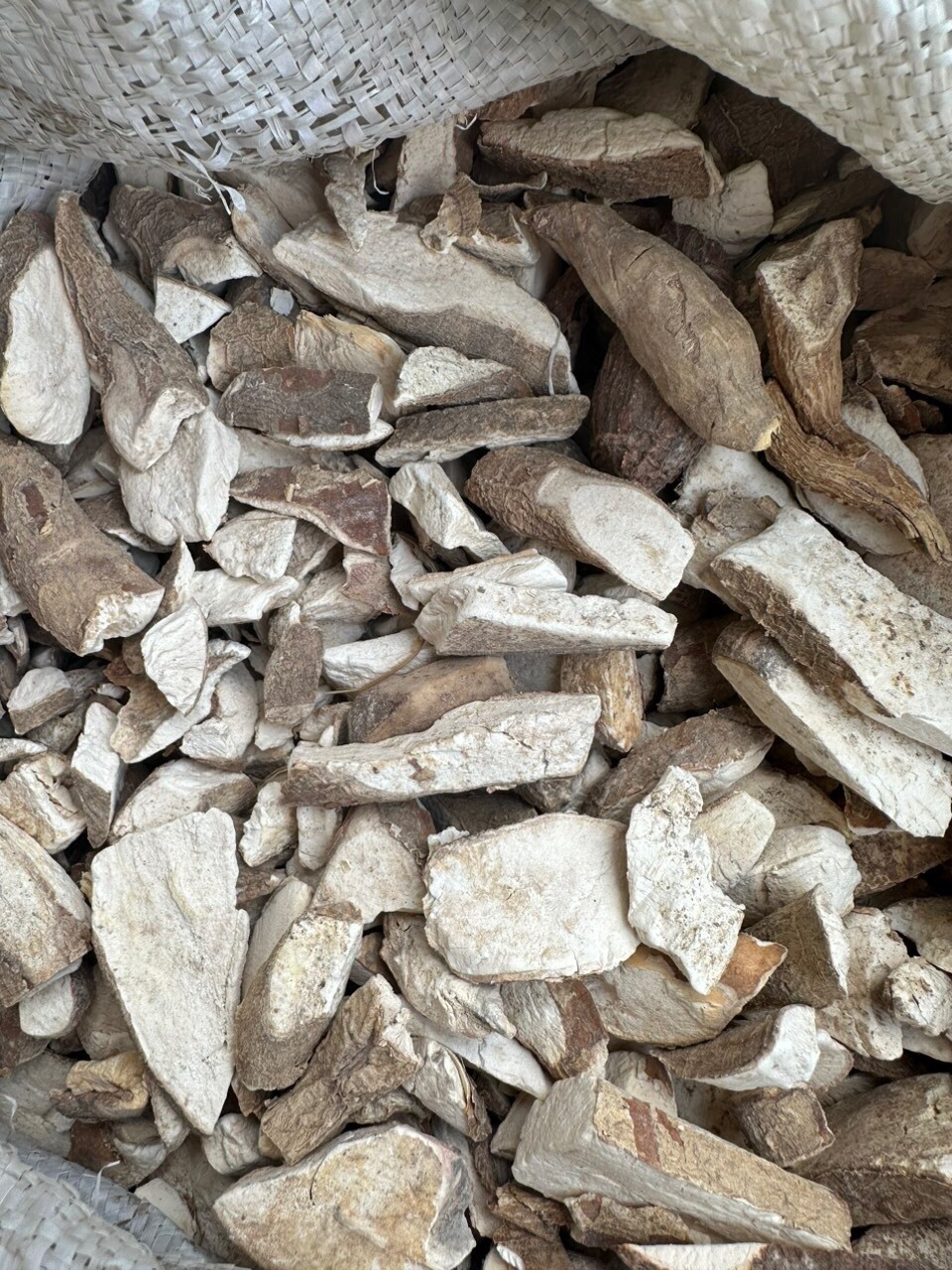 Top Sale Dried Tapioca Chip For Animal Feed Vietnam Dried Cassava Chips Best Quality Cheap Price Feeding Animal Sliced Cassava