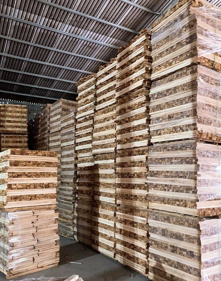 Cheap price High Quality Rubber Sawn Timber / Wood Lumber For Furniture Material Flooring In Stock Ready to Export