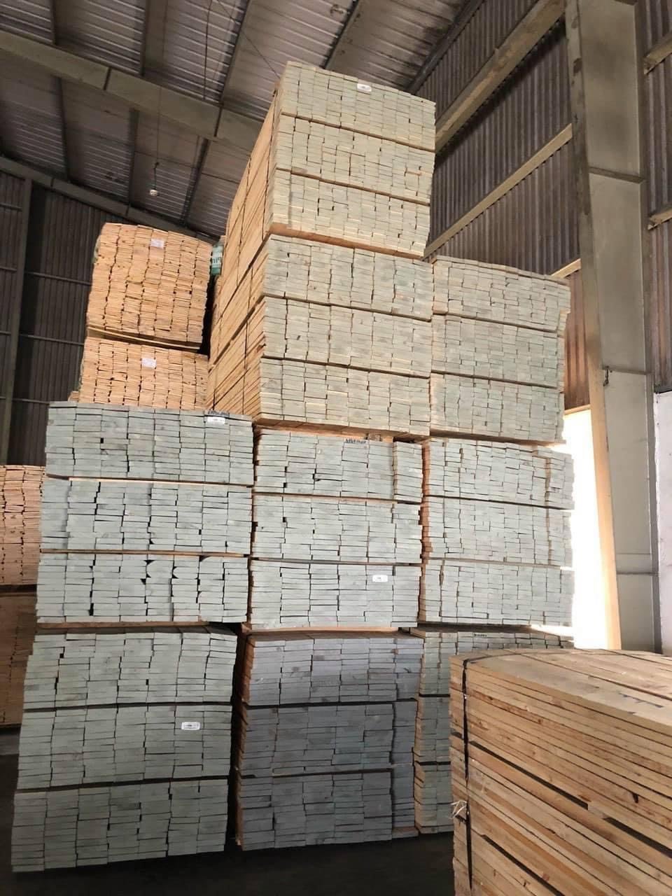 Cheap price High Quality Rubber Sawn Timber / Wood Lumber For Furniture Material Flooring In Stock Ready to Export