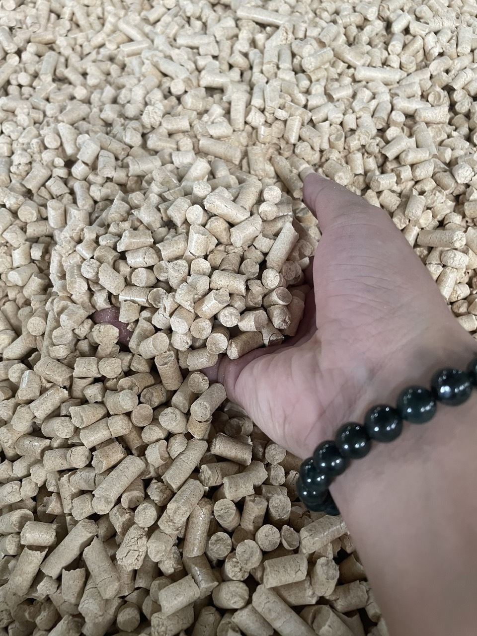 Wood pellets - Good price Vietnamese  boiling fuel or Bedding Wood Shavings Pets Wood Shaving for small pets