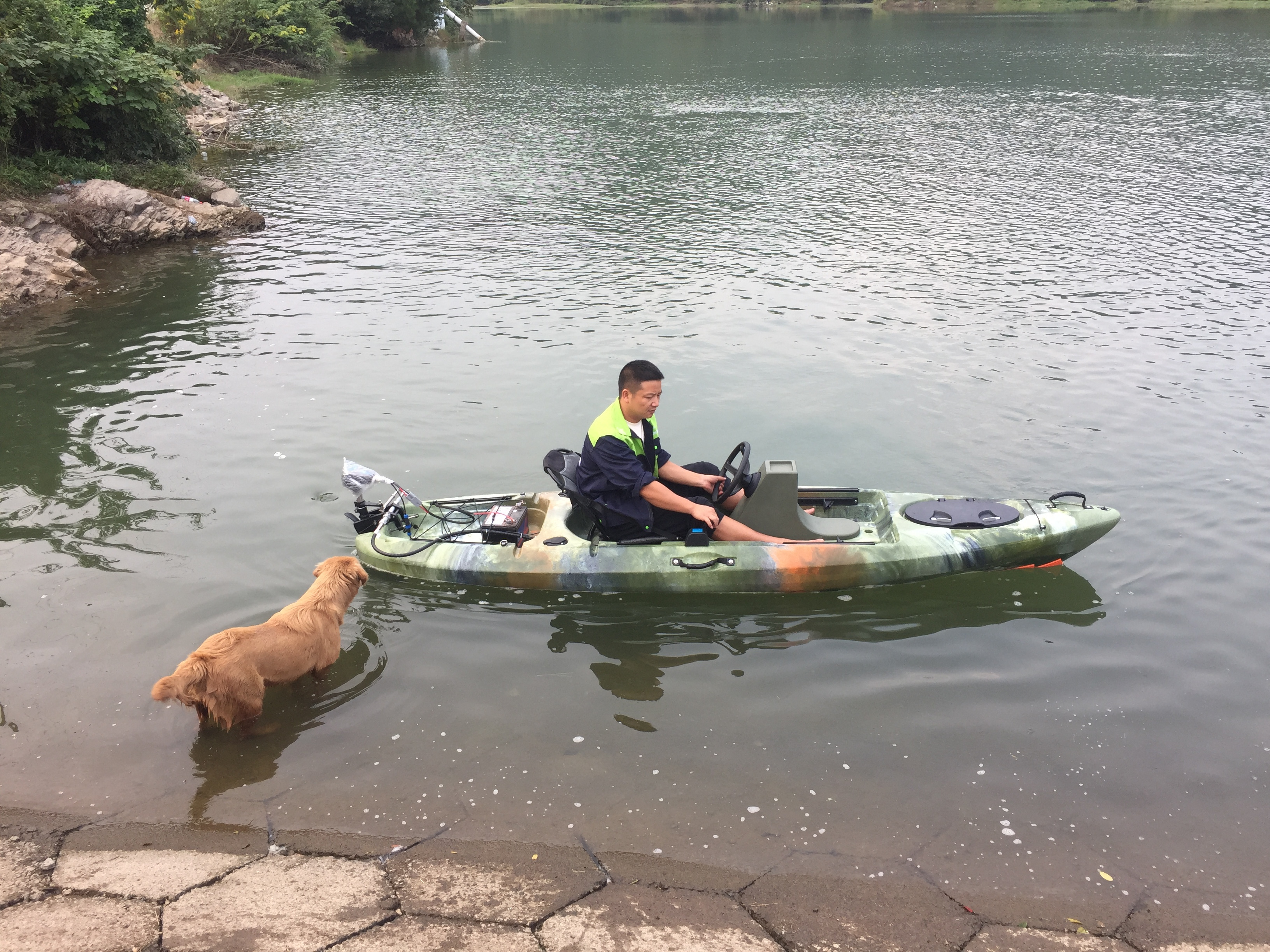 Woowave New Design Single Fishing Kayak With Pedal Drive Canoe Tandem Kayak One Person Kayak with Electric Motor