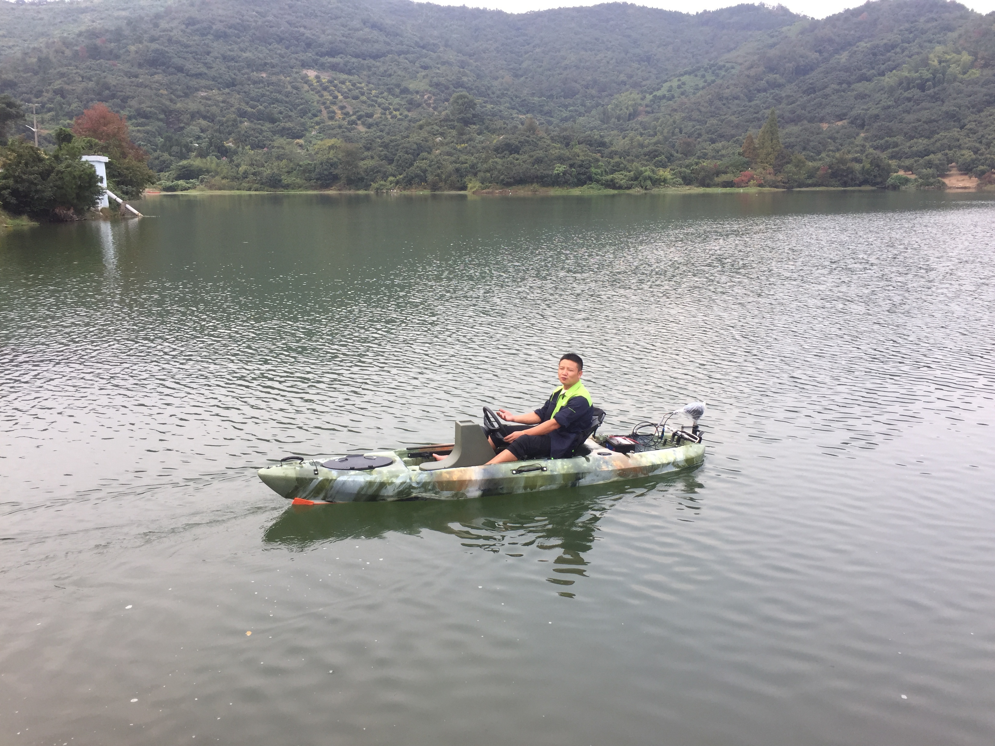 Woowave New Design Single Fishing Kayak With Pedal Drive Canoe Tandem Kayak One Person Kayak with Electric Motor