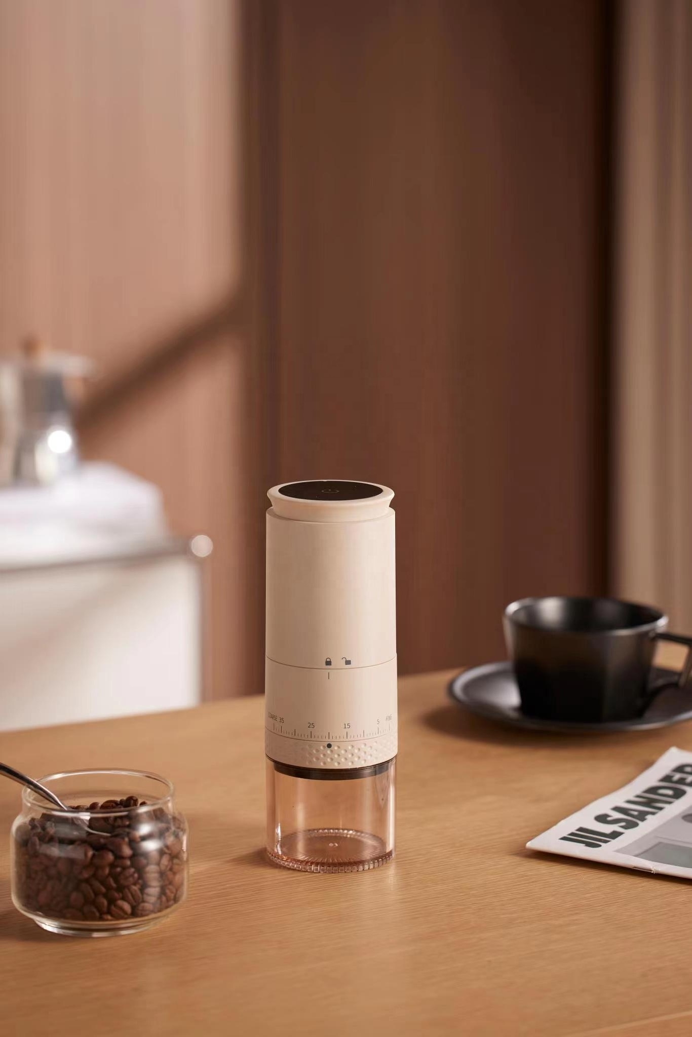 Portable electric coffee grinder with low noise