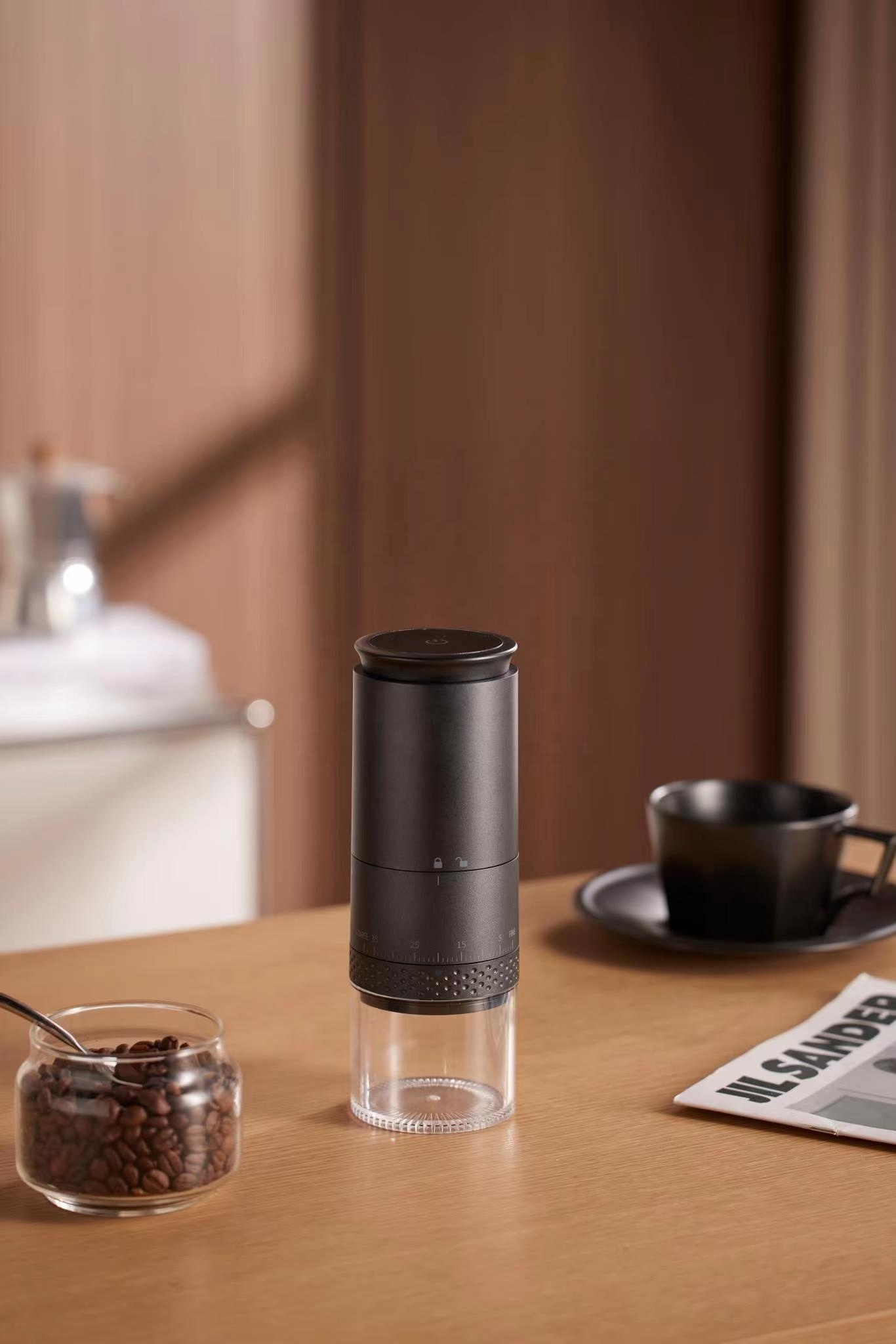 Portable electric coffee grinder with low noise