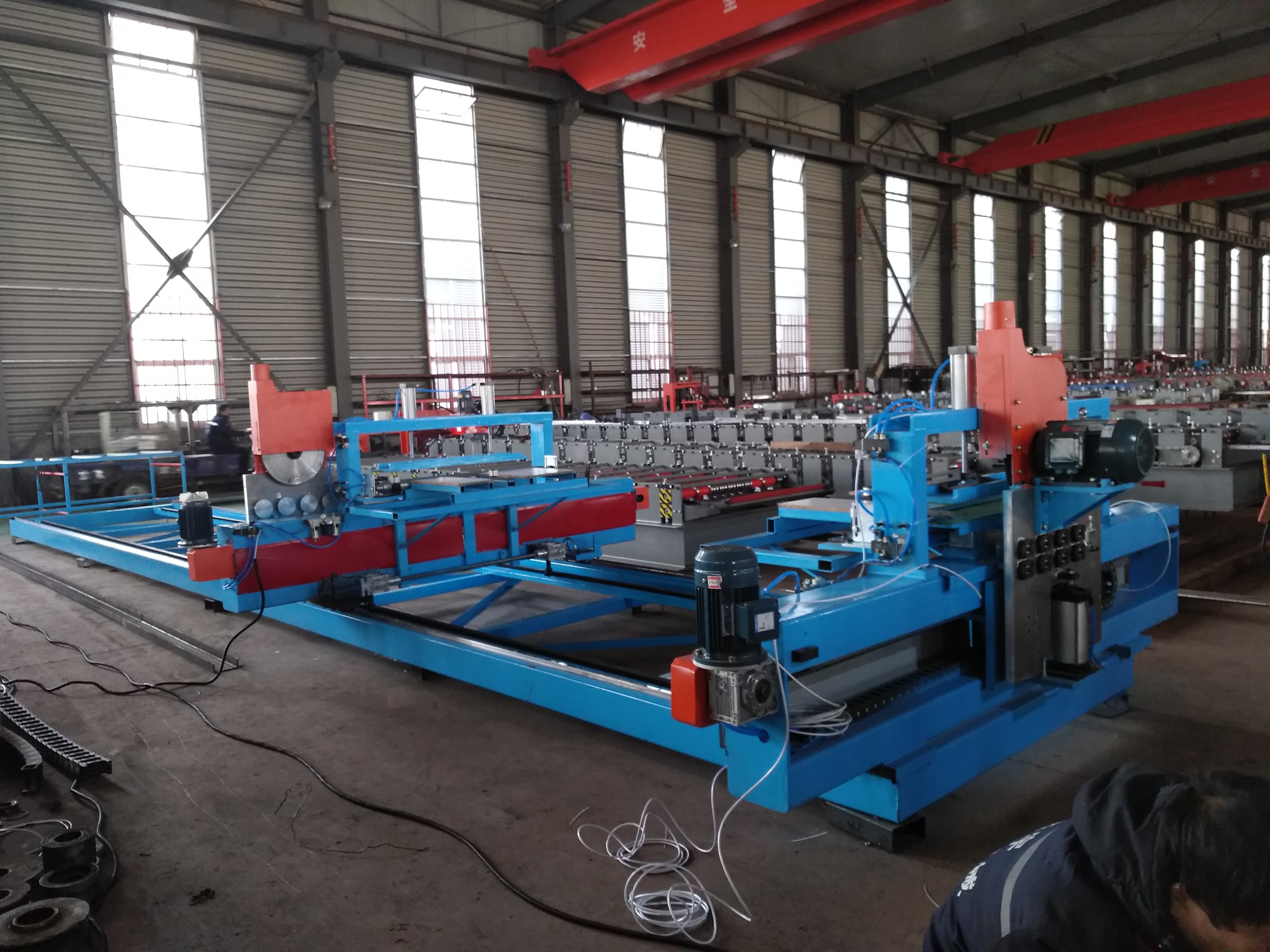 Four-sided flanging machine in sandwich panel production line