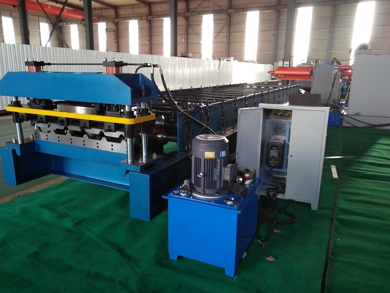 Corrugated cold roll forming machine for  roof/wall panel