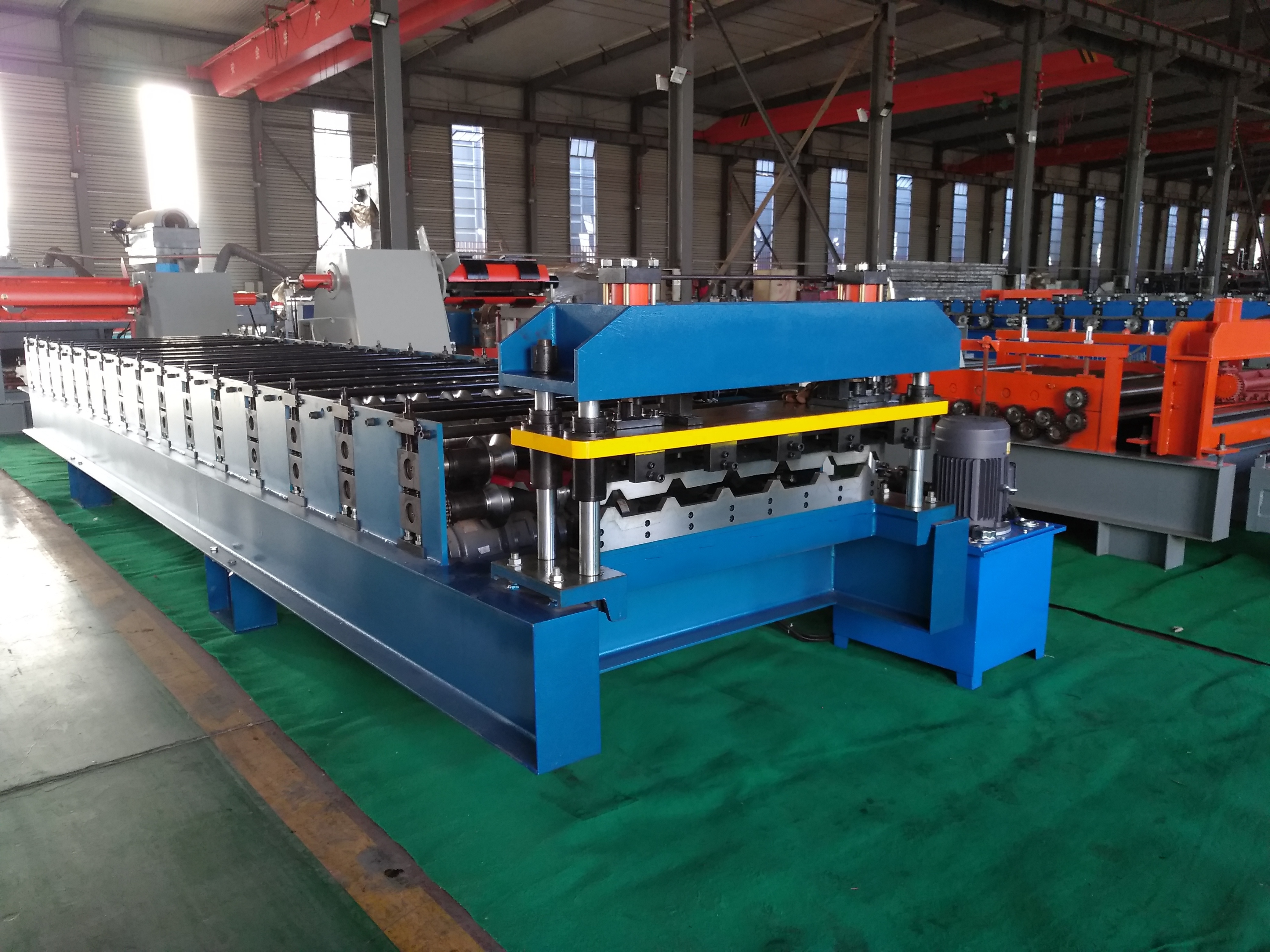 Corrugated cold roll forming machine for  roof/wall panel