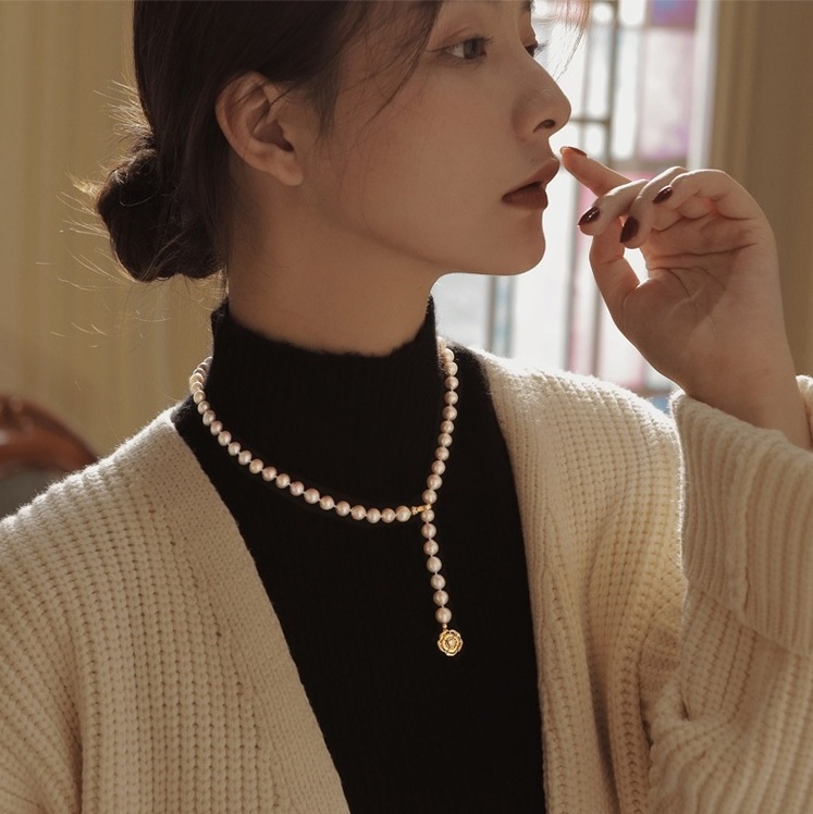 8MM Natural White Shell Pearl Autumn And Winter Sweater Chain 18K Gold Camellia Flower Zircon Adjustable Long Necklace