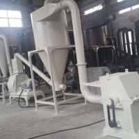 Grinding crusher machine to make wood chips into sawdust