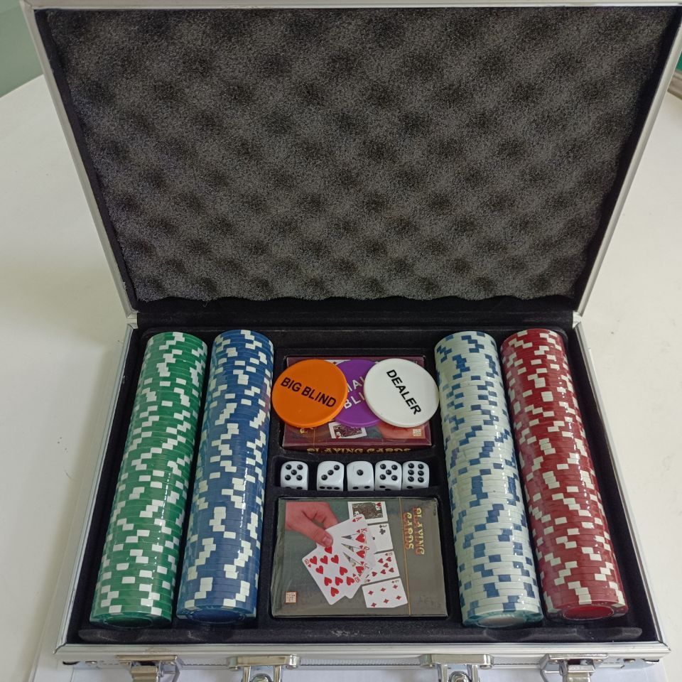 Poker Chip Set for Texas Hold'em Black Jack Gambling Buttons and Dice Style Casino Chips