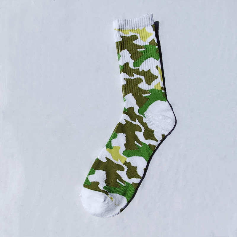 Autumn new men camouflage socks army green outdoor riding CS sports mid-tube socks sweat-absorbing breathable crew socks