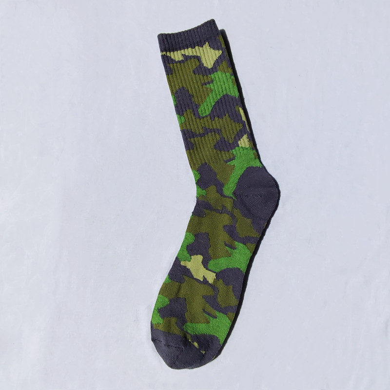 Autumn new men camouflage socks army green outdoor riding CS sports mid-tube socks sweat-absorbing breathable crew socks