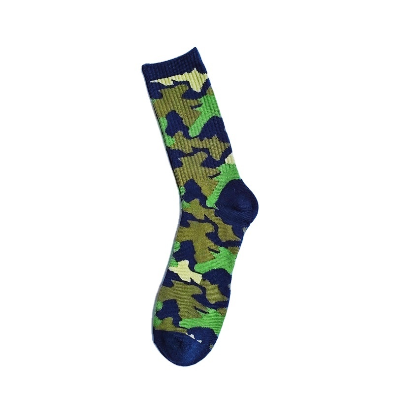 Autumn new men camouflage socks army green outdoor riding CS sports mid-tube socks sweat-absorbing breathable crew socks