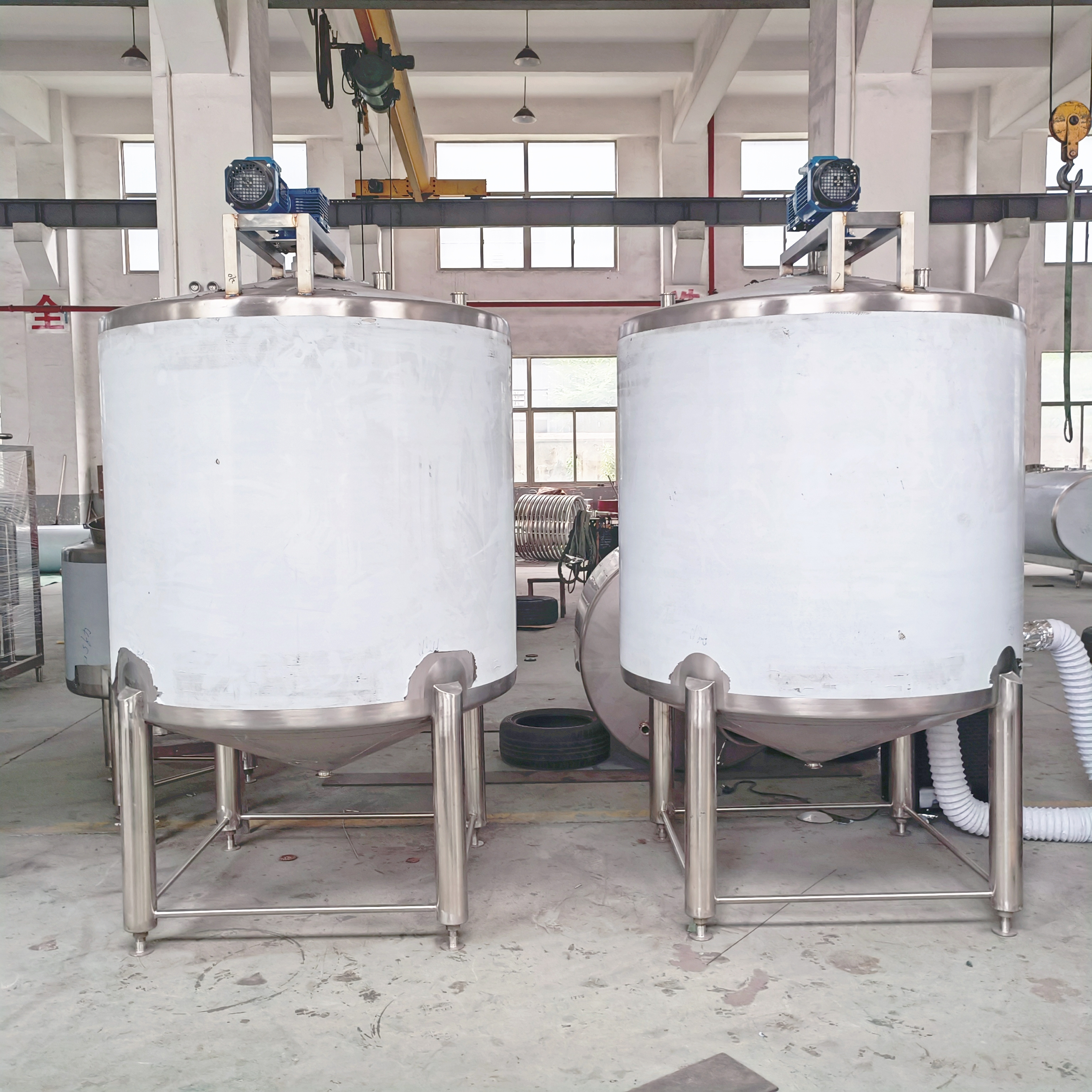 High Quality 300-5000l Stainless Steel Electric Heating Mixing Tank Holding Tank With Agitator