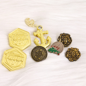 Personalized 3D design Custom Lapel Pin Airplane Shape Design Zinc Alloy Badges Gold Brooch Pins