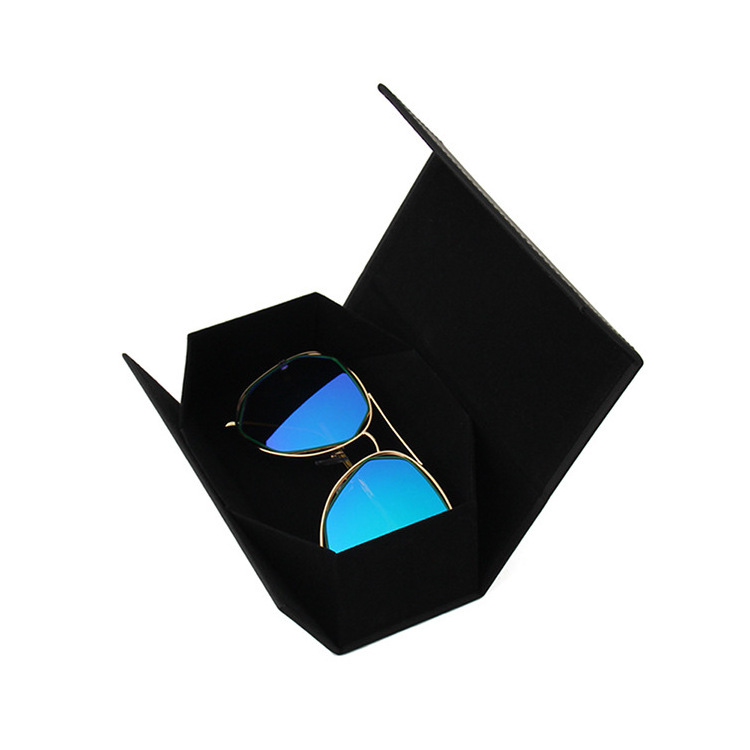 GUVIVI Sunglasses  Foldable sunglasses case  custom logo PU material custom logo sun glasses case  2019