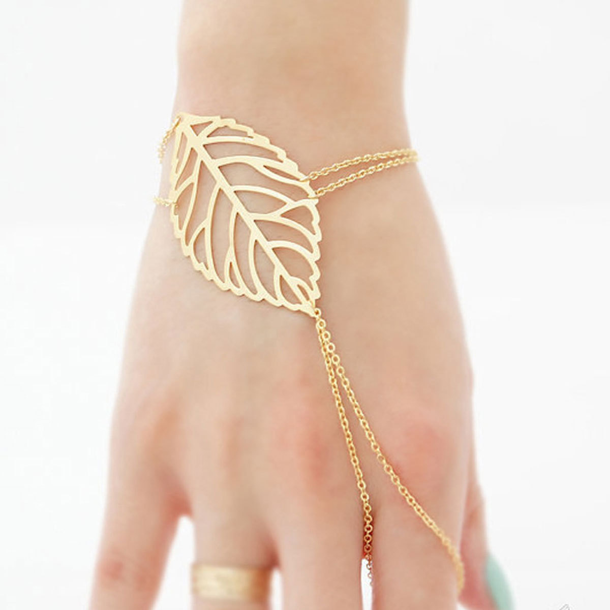 Charm Hollow Leaves Bracelet With FingerRing Slave Chain Hand Harness for Women Gold Color Pulseras Mujer Bijoux Wholesale