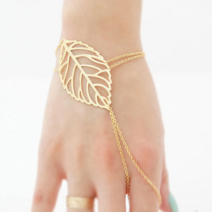 Charm Hollow Leaves Bracelet With FingerRing Slave Chain Hand Harness for Women Gold Color Pulseras Mujer Bijoux Wholesale