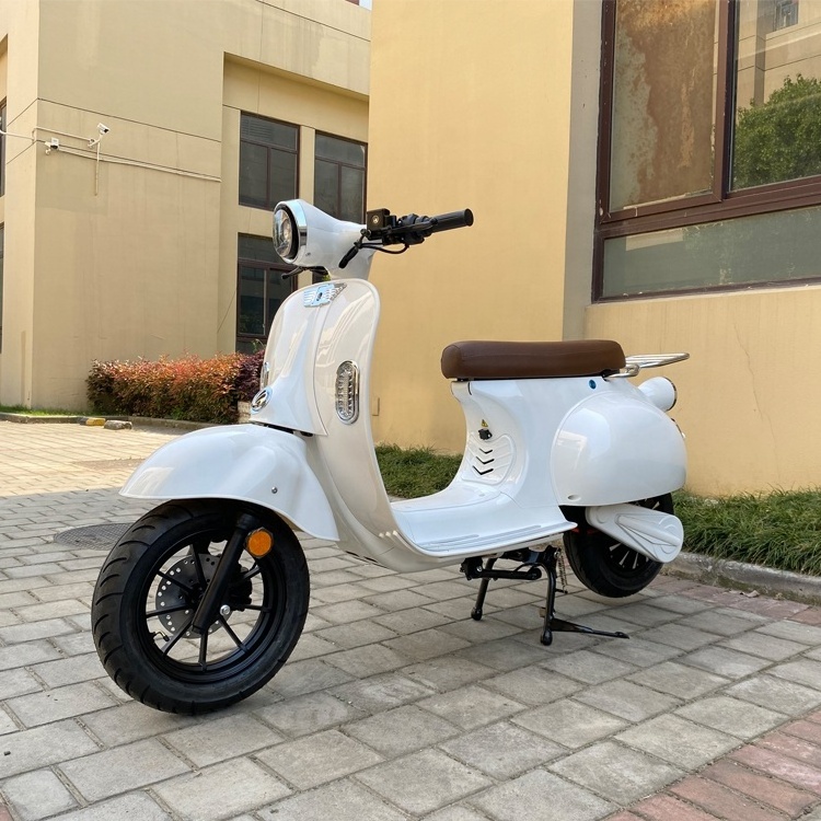 L3E EEC Certificate Vintage Electric Scooter With Long Range 85kmh Fast Speed For Unisex