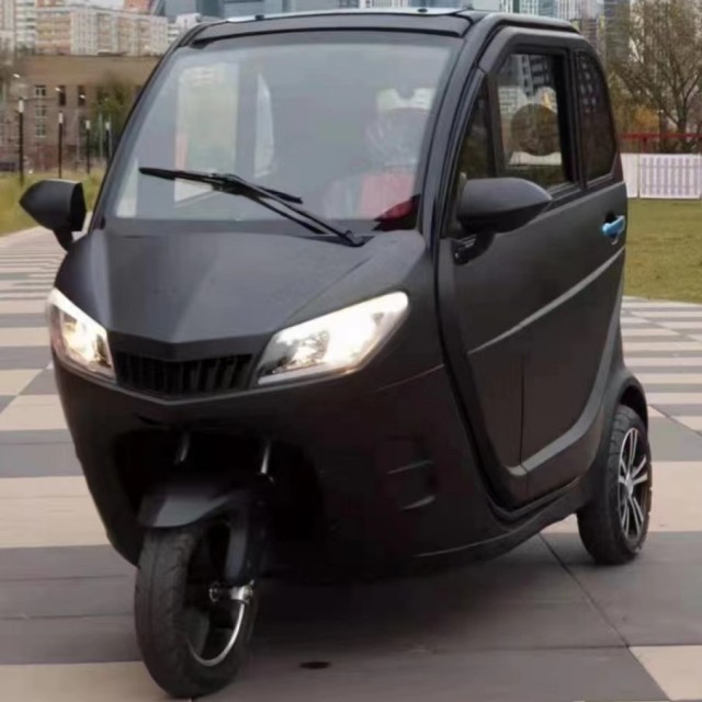 High quality and high-performance elderly scooter with three wheel electric car that can accommodate three people