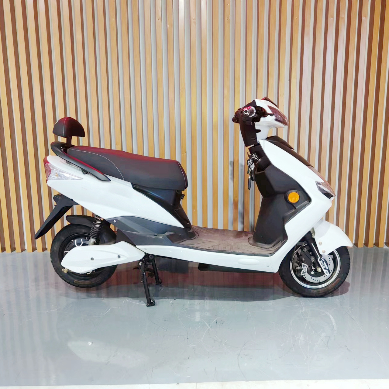 1000W 2 Wheel Adult Electric Scooter Electric Moped With Pedals Made in China High Speed Motorcycles