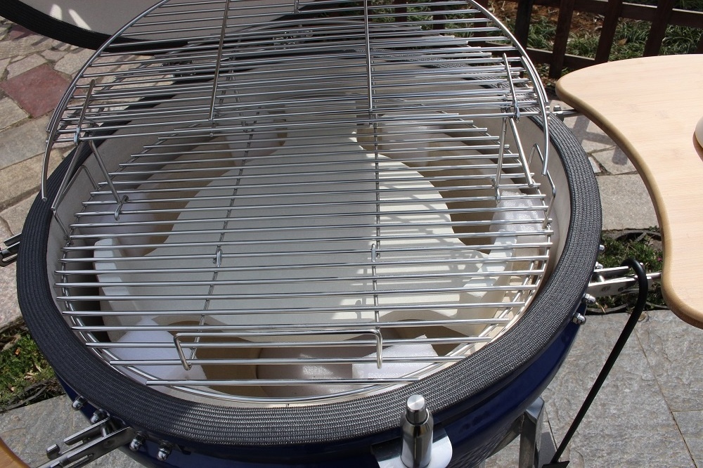 Kamado parts heat deflector with feet for kamado grill